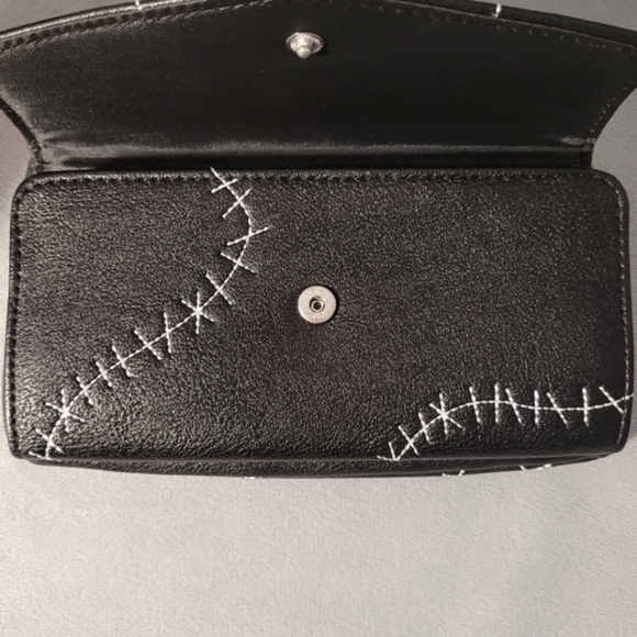 Batman trifold wallet/clutch with zip. - Picture 4 of 15